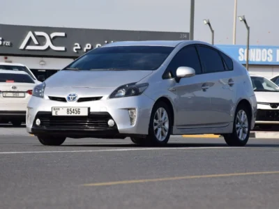 2013 Toyota Prius 1.8 Litres 4 Cylinders Hybrid Engine Silver Beige Sedan Automatic