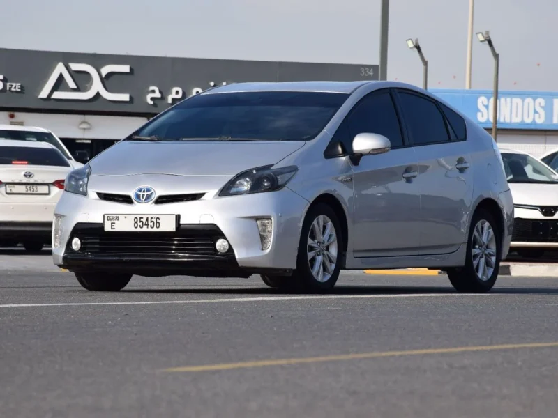 2013 Toyota Prius 1.8 Litres 4 Cylinders Hybrid Engine Silver Beige Sedan Automatic