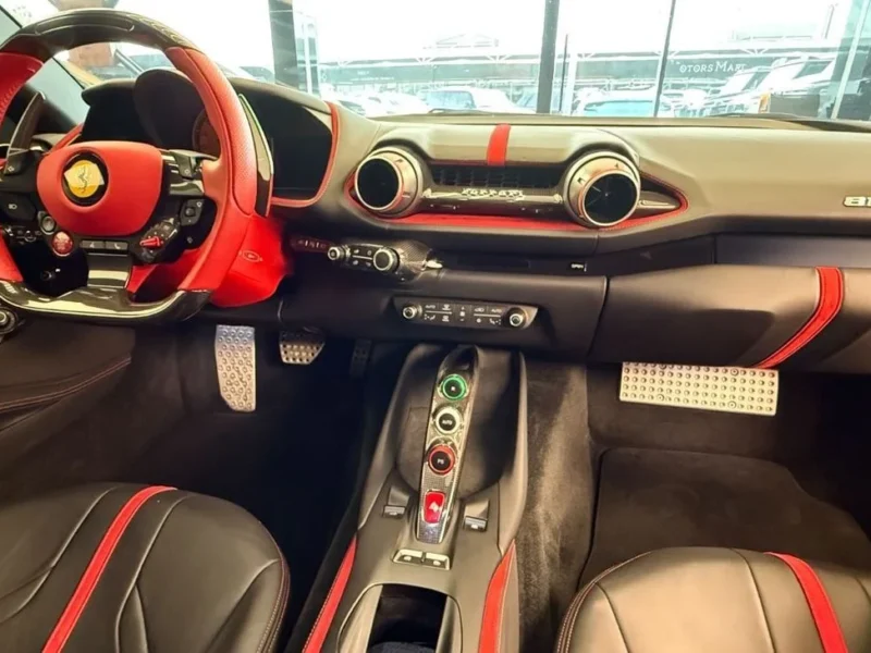 2021 Ferrari 812 GTS 6.5 L naturally aspirated V12 Engine Red Black Sports Car