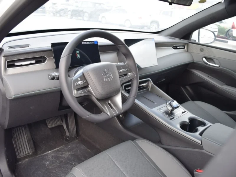 2025 BYD QIN PLUS DM-i 55-km 1.5L 4 Cylinders Plug in Hybrid Engine White Grey Sedan