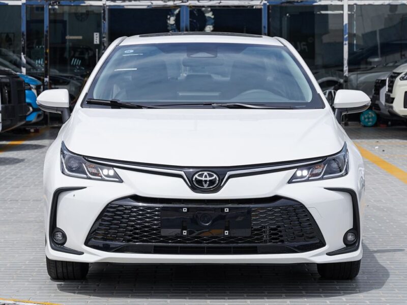 2025 Toyota Corolla 1.8 Litres 4-Cylinder Hybrid Engine White Black Sedan