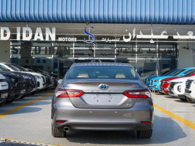 2022 Toyota Camry 2.5 Litres 4 Cylinders Hybrid Engine Gold Beige Sedan GCC Specs