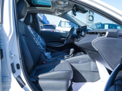 2025 Toyota Corolla 1.8 Litres 4-Cylinder Hybrid Engine White Black Sedan