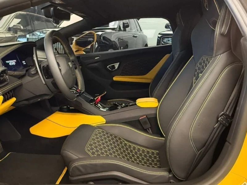 2023 Lamborghini Huracan Evo Spyder 5.2L Naturally Aspirated V10 Yellow Black Coupe