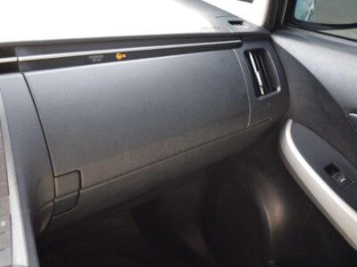 2013 Toyota Prius 1.8 Litres 4 Cylinders Hybrid Engine Silver Beige Sedan Automatic