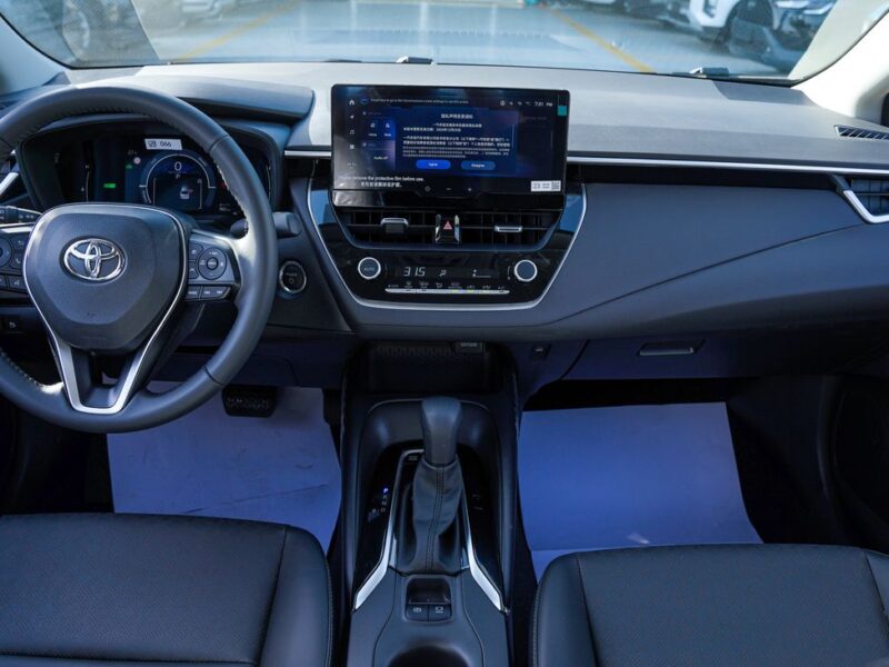 2025 Toyota Corolla 1.8 Litres 4-Cylinder Hybrid Engine White Black Sedan