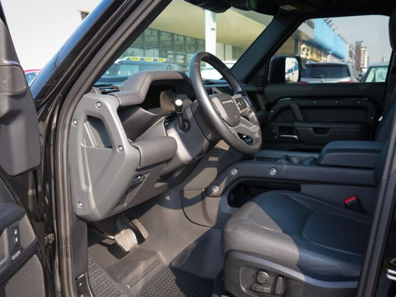 2025 Land Rover Defender 5.0 Litres Supercharged V8 Petrol Engine Black SUV