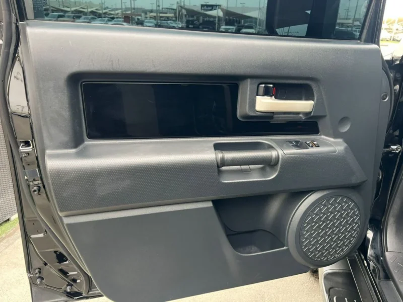 2017 Toyota FJ Cruiser 4.0 Litres V6 Petrol Engine Black SUV Full Options GCC Specs