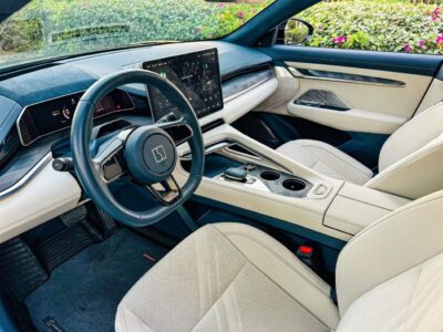 2024 Zeekr 001 Electric Vehicle Flagship AWD Black Beige Sedan 580 Km Range GCC