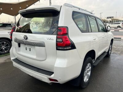 2021 TOYOTA PRADO 2.7 Litres 4 Cylinders Petrol Engine White Beige SUV GCC Specs