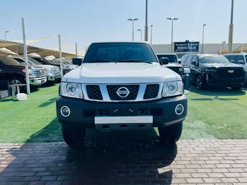 2022 Nissan Patrol 4.8 Litres V6 Petrol Engine White Grey Pickup Truck GCC Specs