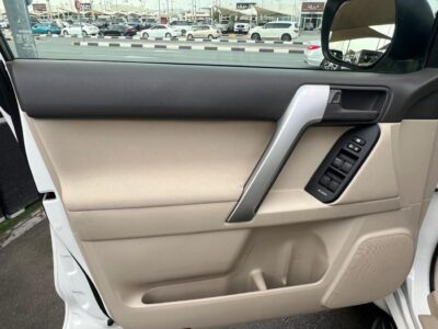 2021 TOYOTA PRADO 2.7 Litres 4 Cylinders Petrol Engine White Beige SUV GCC Specs