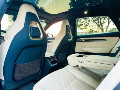 2024 Zeekr 001 Electric Vehicle Flagship AWD Black Beige Sedan 580 Km Range GCC