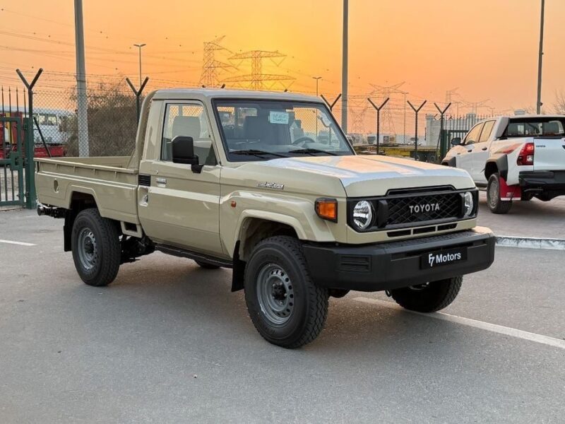 2025 Toyota Land Cruiser Pick Up Std 4.0L V6 Petrol Single Cab Utility 4WD Tan GCC