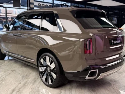 2025 Rolls Royce Cullinan Silver Badge 6.7L V12 Twin-Turbo Grey Yellow SUV Bespoke Edition