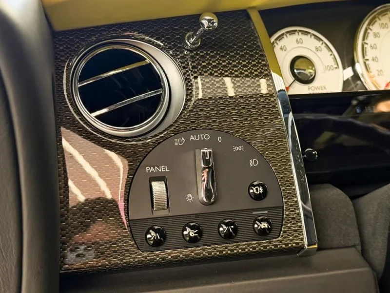 2018 Rolls-Royce Wraith 6.6L Twin-Turbocharged V12 Engine Blue Yellow Coupe GCC