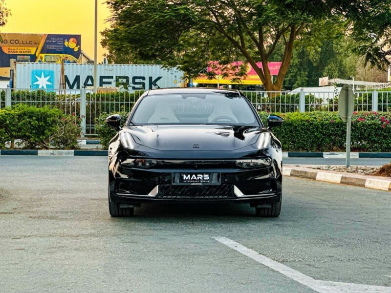 2024 Zeekr 001 Electric Vehicle Flagship AWD Black Beige Sedan 580 Km Range GCC