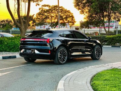 2024 Zeekr 001 Electric Vehicle Flagship AWD Black Beige Sedan 580 Km Range GCC