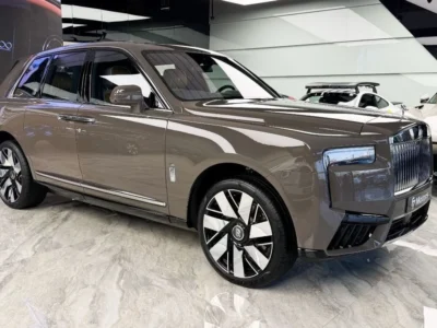 2025 Rolls Royce Cullinan Silver Badge 6.7L V12 Twin-Turbo Grey Yellow SUV Bespoke Edition