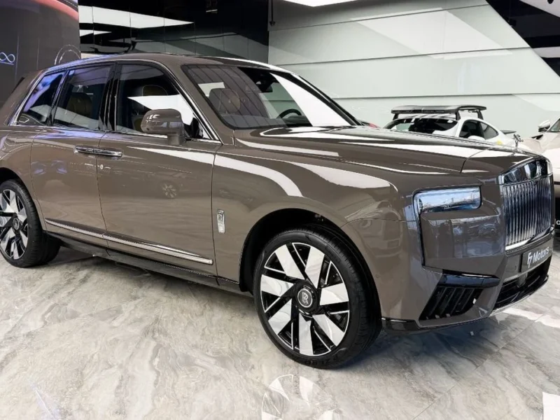 2025 Rolls Royce Cullinan Silver Badge 6.7L V12 Twin-Turbo Grey Yellow SUV Bespoke Edition