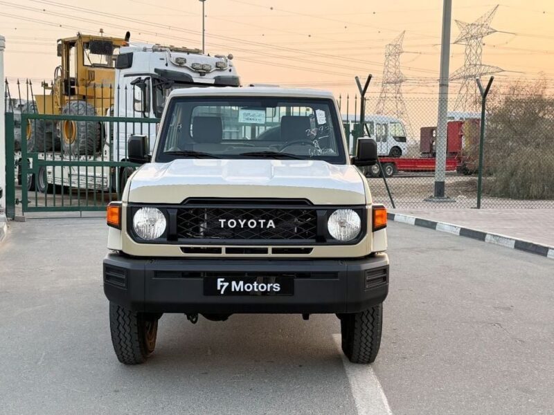 2025 Toyota Land Cruiser Pick Up Std 4.0L V6 Petrol Single Cab Utility 4WD Tan GCC