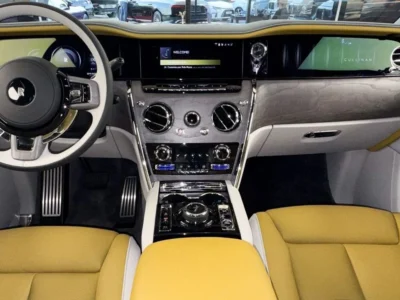 2025 Rolls Royce Cullinan Silver Badge 6.7L V12 Twin-Turbo Grey Yellow SUV Bespoke Edition