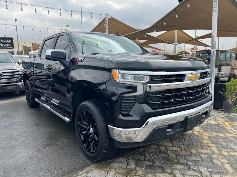 2023 CHEVROLET SILVERADO 5.3 Litres V8 Petrol Engine Black Brown Pickup Truck GCC