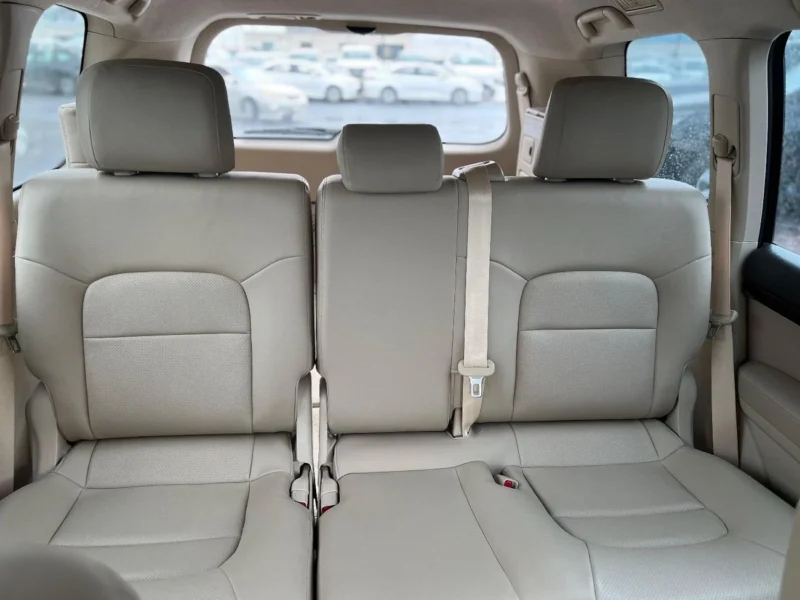 2019 TOYOTA LAND CRUISER GXR 4.5-liter V8 Twin Turbo Diesel Engine White Beige SUV