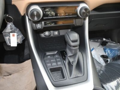 2023 Toyota RAV 4 LE 2.5 Litres V4 Petrol Engine White Beige SUV AWD GCC Specs