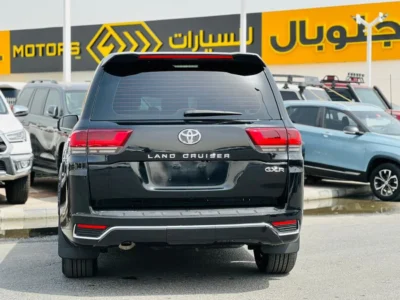 2018 Toyota Land Cruiser GXR 4.0 Litres 6 Cylinders Petrol Engine Black Beige SUV GCC