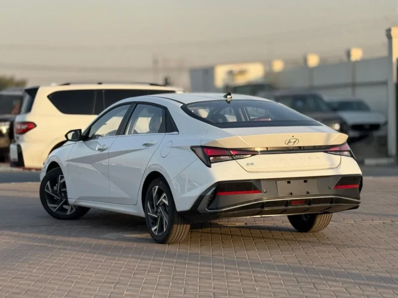 2025 Hyundai Elantra Comfort 1.5 Litres 4 Cylinders Petrol Engine White Black Sedan