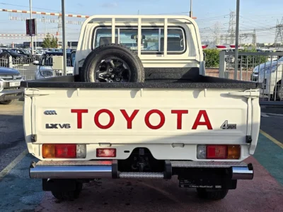 2025 Toyota Land Cruiser 4.0 Litres 4 Cylinders Engine White Beige Pick Up SC GCC