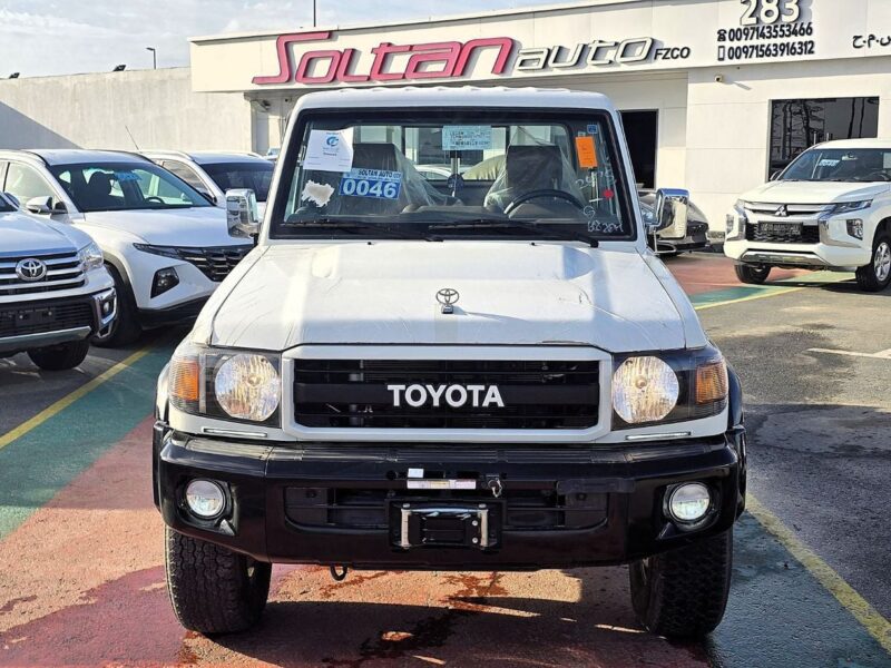 2022 Toyota Land Cruiser 70 LX 4.0 Litres V6 Engine White Beige Pick Up SC GCC