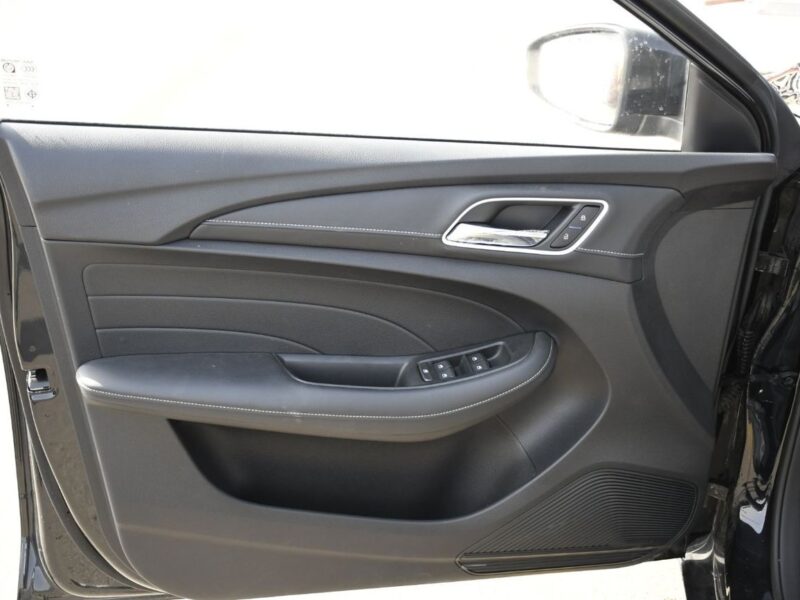 2025 MG5 Deluxe Edition 1.5L Naturally Aspirated 4-Cylinder Engine Black Sedan GCC