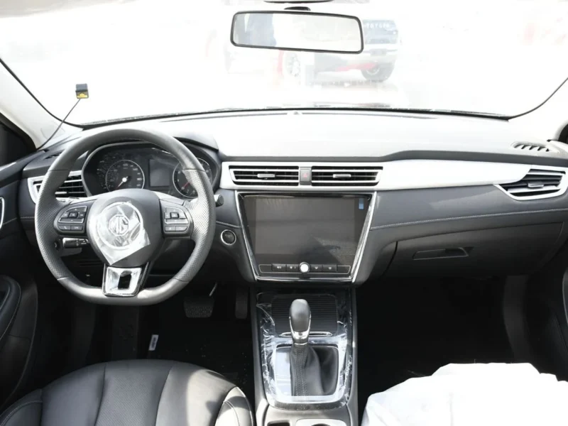 2025 MG5 Deluxe Edition 1.5L Naturally Aspirated 4-Cylinder Engine Black Sedan GCC