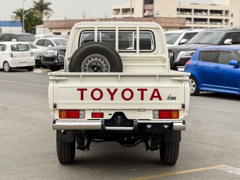 2026 Toyota Land Cruiser 79 SC STD 2.8L 4 Cylinders Petrol White Tan Pickup M/T GCC