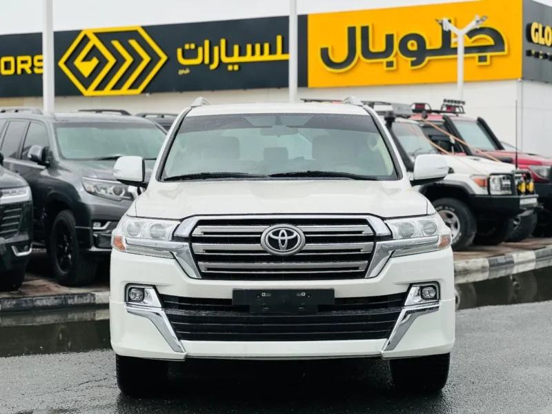 2019 TOYOTA LAND CRUISER GXR 4.5-liter V8 Twin Turbo Diesel Engine White Beige SUV
