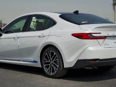 2026 TOYOTA CAMRY LUMIERE 2.5L HYBRID 4 Cylinders Engine White Brown Sedan GCC