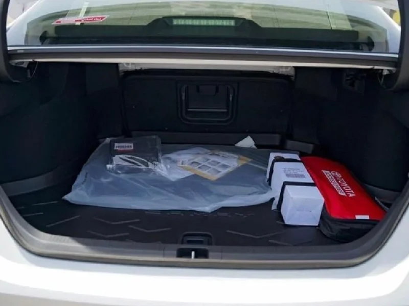 2026 TOYOTA CAMRY LUMIERE 2.5L HYBRID 4 Cylinders Engine White Brown Sedan GCC