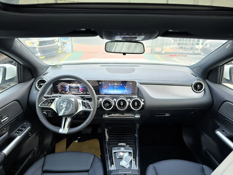 2025 Mercedes-Benz GLA 200 1.3 Litres 4 Cylinders Petrol Engine White Black SUV