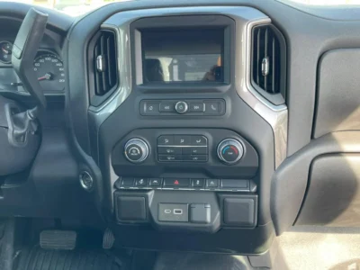 2025 Chevrolet Silverado 5.3 Litres V8 Petrol Engine White Black Pickup Truck GCC Specs