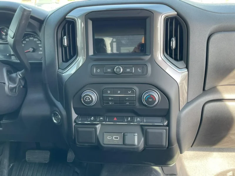 2025 Chevrolet Silverado 5.3 Litres V8 Petrol Engine White Black Pickup Truck GCC Specs
