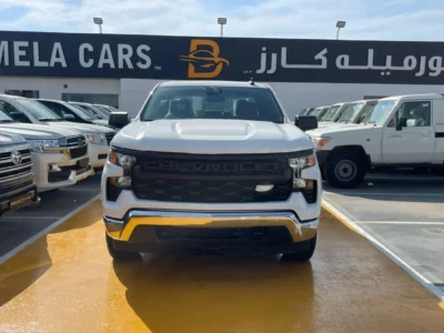 2025 Chevrolet Silverado 5.3 Litres V8 Petrol Engine White Black Pickup Truck GCC Specs
