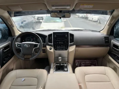 2019 TOYOTA LAND CRUISER GXR 4.5-liter V8 Twin Turbo Diesel Engine White Beige SUV