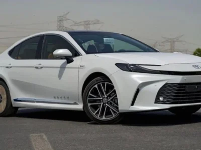 2026 TOYOTA CAMRY LUMIERE 2.5L HYBRID 4 Cylinders Engine White Brown Sedan GCC