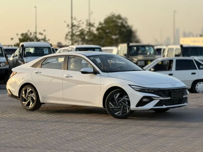 2025 Hyundai Elantra Comfort 1.5 Litres 4 Cylinders Petrol Engine White Black Sedan