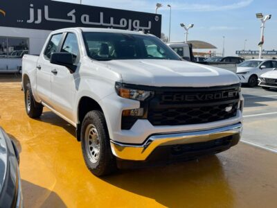 2025 Chevrolet Silverado 5.3 Litres V8 Petrol Engine White Black Pickup Truck GCC Specs