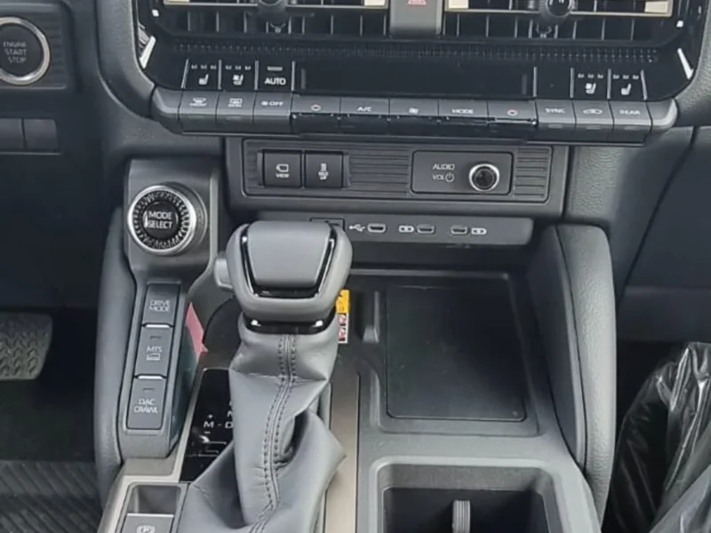 2026 TOYOTA PRADO 2.8 Litres 4 Cylinders DIESEL Engine Black Brown SUV LUXURY EDITION