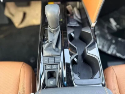 2026 TOYOTA CAMRY LUMIERE 2.5L HYBRID 4 Cylinders Engine Black Brown Sedan GCC