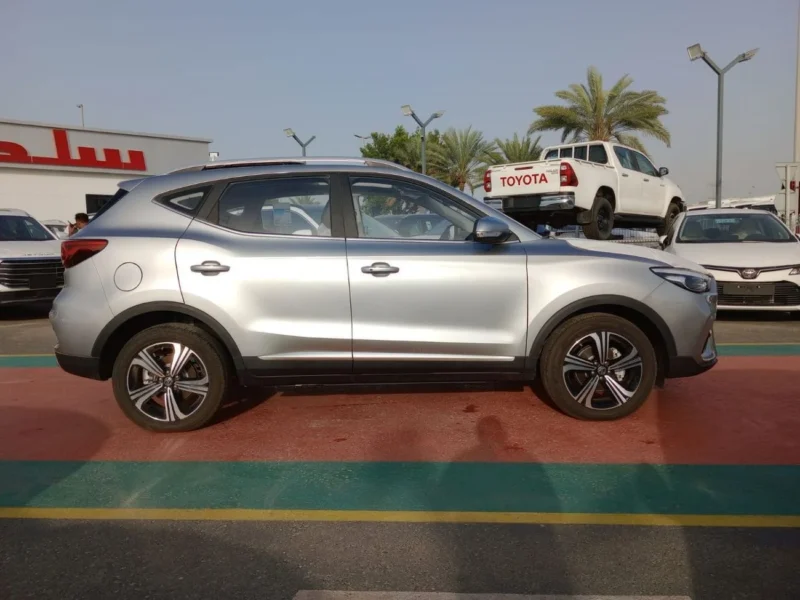 2023 MG ZS Luxury 1.5 Litres 4 Cylinders Petrol Engine Silver White SUV FWD GCC